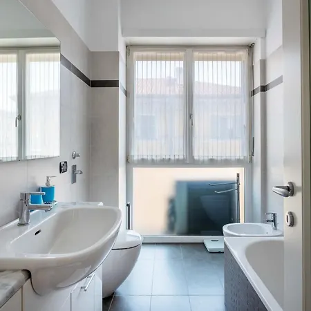 Amazing House In Porta Venezia By Easylife 아파트