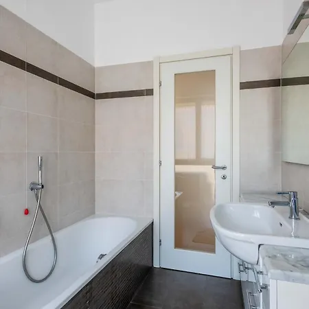 Amazing House In Porta Venezia By Easylife Apartment Milan